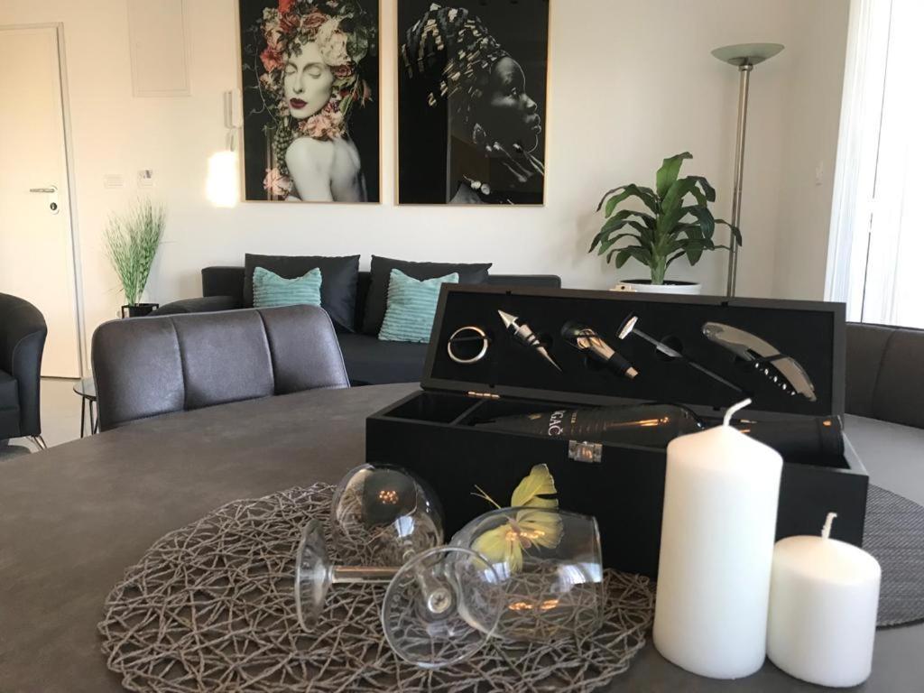 Hedonist-Luxury 2 Bedroom Apartment With Private Hot Tub, Garden And Free Parking Trogir Ngoại thất bức ảnh