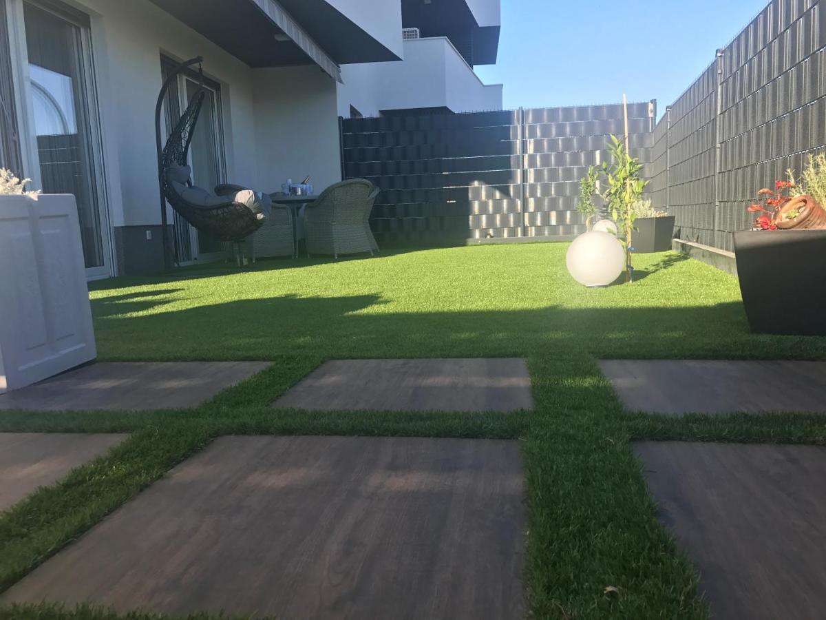Hedonist-Luxury 2 Bedroom Apartment With Private Hot Tub, Garden And Free Parking Trogir Ngoại thất bức ảnh