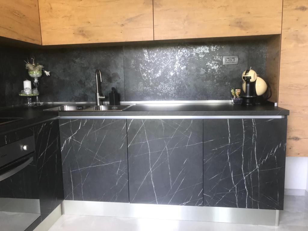 Hedonist-Luxury 2 Bedroom Apartment With Private Hot Tub, Garden And Free Parking Trogir Ngoại thất bức ảnh