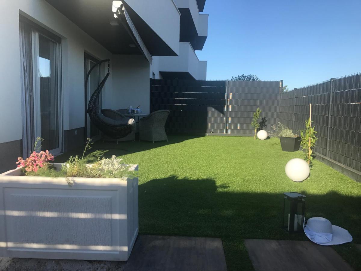 Hedonist-Luxury 2 Bedroom Apartment With Private Hot Tub, Garden And Free Parking Trogir Ngoại thất bức ảnh
