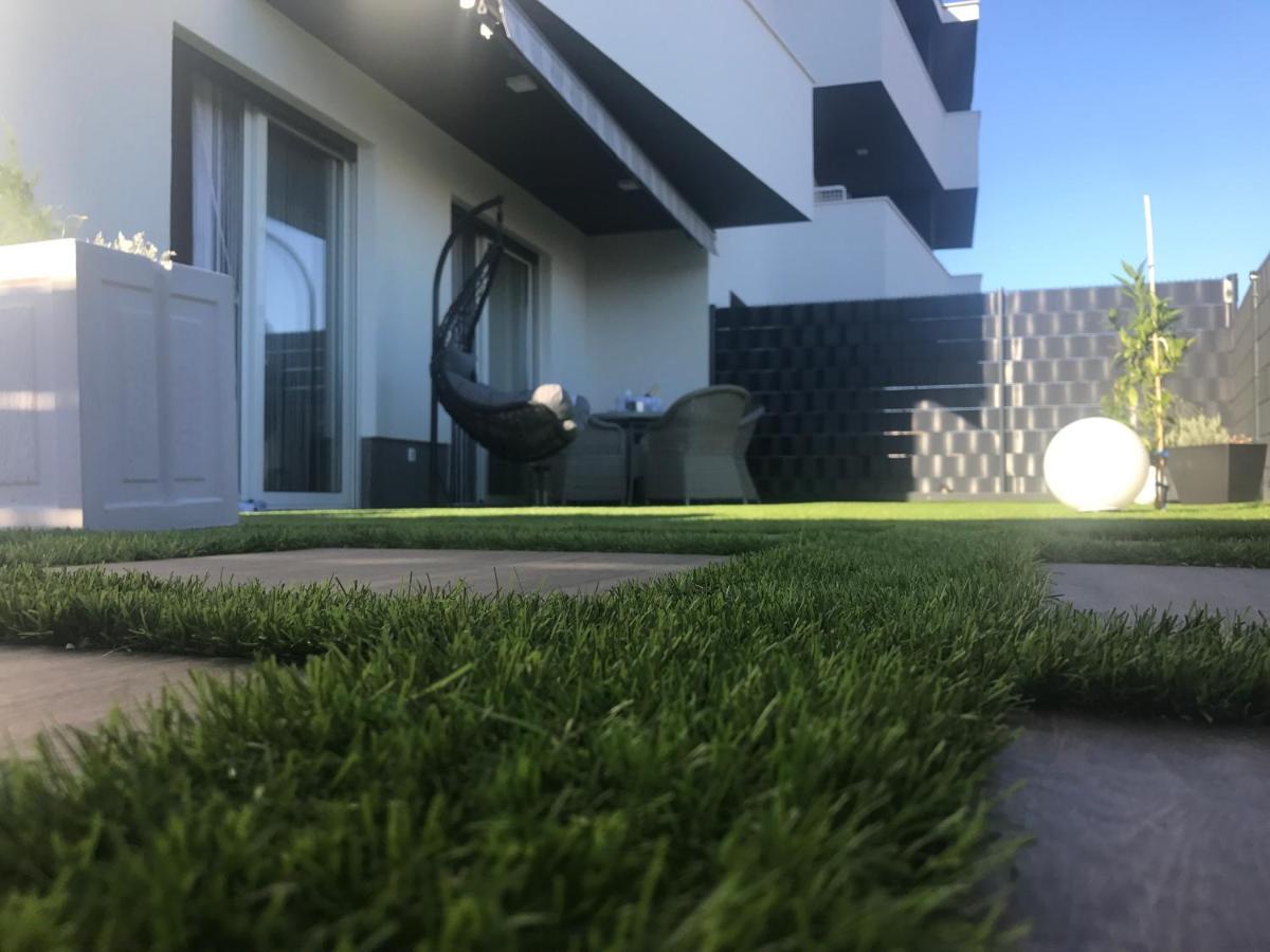 Hedonist-Luxury 2 Bedroom Apartment With Private Hot Tub, Garden And Free Parking Trogir Ngoại thất bức ảnh