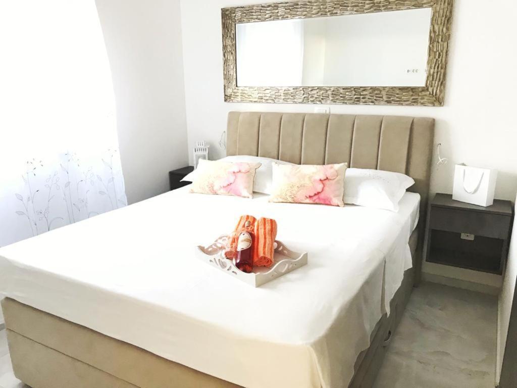 Hedonist-Luxury 2 Bedroom Apartment With Private Hot Tub, Garden And Free Parking Trogir Ngoại thất bức ảnh