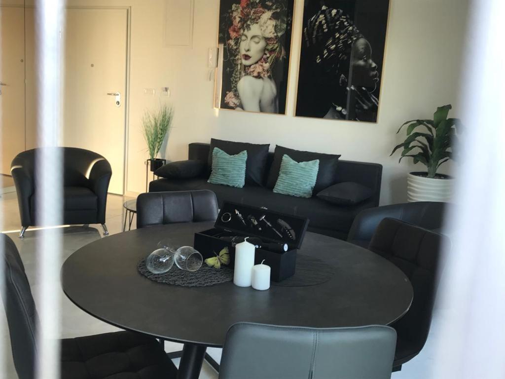 Hedonist-Luxury 2 Bedroom Apartment With Private Hot Tub, Garden And Free Parking Trogir Ngoại thất bức ảnh