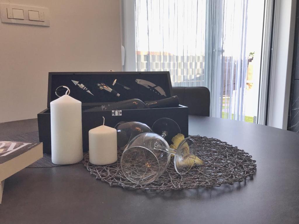 Hedonist-Luxury 2 Bedroom Apartment With Private Hot Tub, Garden And Free Parking Trogir Ngoại thất bức ảnh