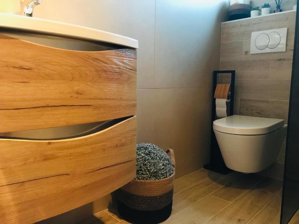 Hedonist-Luxury 2 Bedroom Apartment With Private Hot Tub, Garden And Free Parking Trogir Ngoại thất bức ảnh