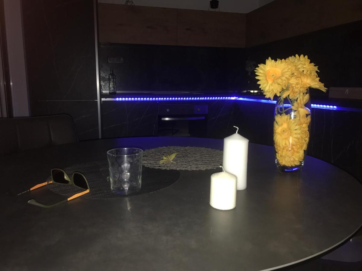 Hedonist-Luxury 2 Bedroom Apartment With Private Hot Tub, Garden And Free Parking Trogir Ngoại thất bức ảnh