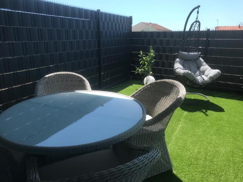 Hedonist-Luxury 2 Bedroom Apartment With Private Hot Tub, Garden And Free Parking Trogir Ngoại thất bức ảnh